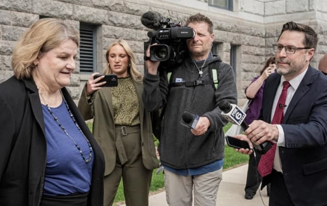 Jueza acusada de ayudar a inmigrante ilegal a evadir su arresto no logra que desestimen su caso