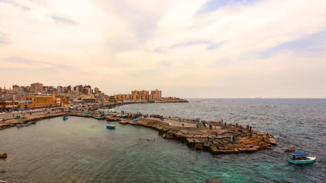 Vista general del mar Mediterráneo desde la costa de Alejandría, donde, a unos 290 kilómetros al norte, el 21 de mayo de 2016. (Chris McGrath/Getty Images)