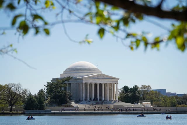 Trump firma la orden ejecutiva "Devolviendo la belleza a la arquitectura federal"