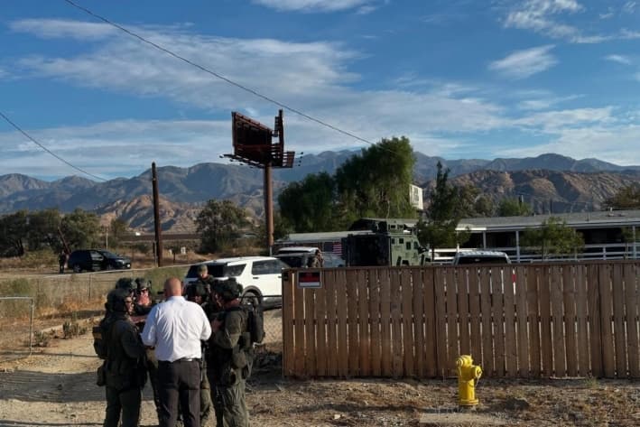 Detectives del Sheriff arrestaron a Jake y Rebecca Haro en su casa de Cabazon, California, el 22 de agosto de 2025, bajo sospecha de asesinar a su hijo de siete meses.(Departamento del Sheriff del Condado de San Bernardino)