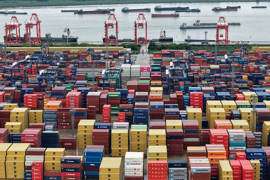 Contenedores en el puerto de Nanjing, en la provincia oriental china de Jiangsu, el 12 de agosto de 2025. (AFP a través de Getty Images).
