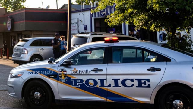 Un vehículo de patrulla de la Policía Metropolitana de Louisville en Louisville, Kentucky, el 1 de septiembre de 2021. Jon Cherry/Getty Images