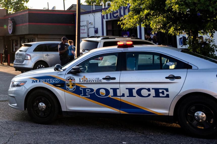 Un vehículo de patrulla de la Policía Metropolitana de Louisville en Louisville, Kentucky, el 1 de septiembre de 2021. Jon Cherry/Getty Images