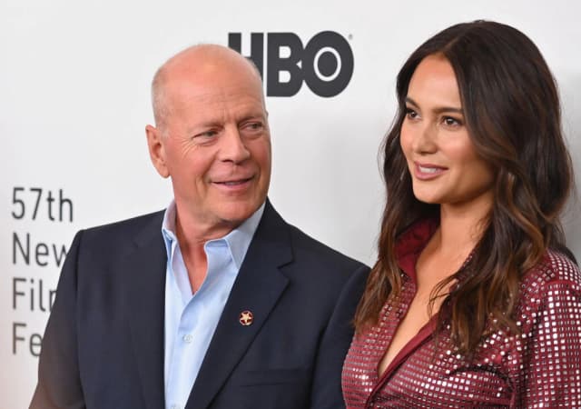 Bruce Willis y su esposa Emma Heming Willis asisten al estreno de "Motherless Brooklyn" durante el 57.º Festival de Cine de Nueva York en el Alice Tully Hall el 11 de octubre de 2019. (Angela Weiss/AFP vía Getty Images)
