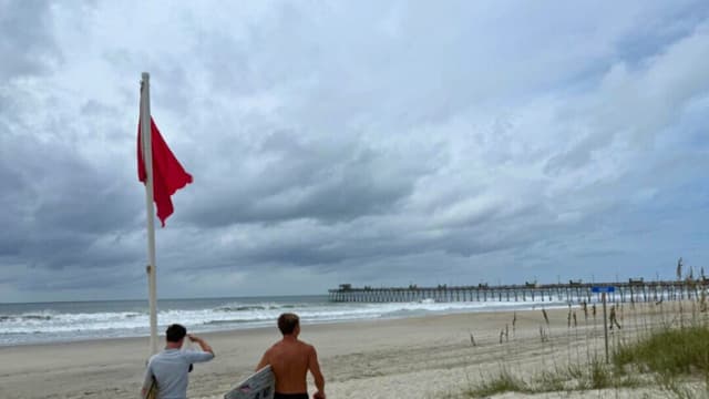 Huracán Erin crea evento de surf poco común en la costa este de EE. UU.