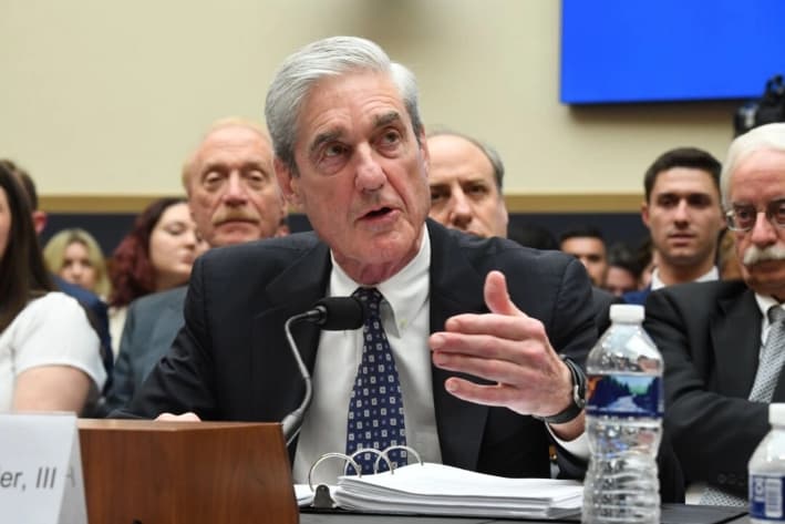 El exfiscal especial Robert Mueller testifica ante la audiencia del Comité Selecto de Inteligencia de la Cámara de Representantes en el Capitolio de EE. UU., el 24 de julio de 2019. (Jim Watson/AFP/Getty Images)