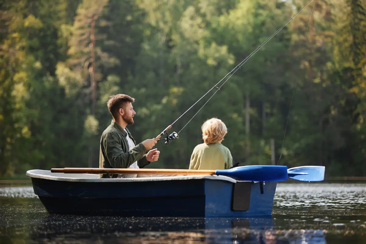El tiempo que pasamos al aire libre y lejos de las pantallas fortalece la salud mental y la resiliencia. (SeventyFour/Shutterstock)