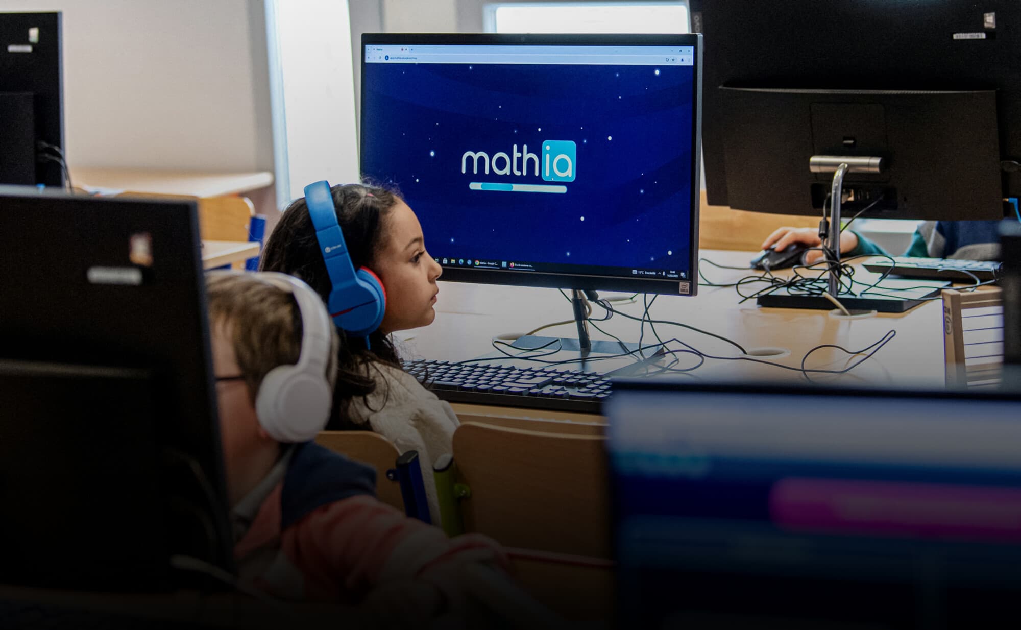 Escuelas aumentan el uso de IA y expertos advierten sobre su impacto en el desarrollo infantil