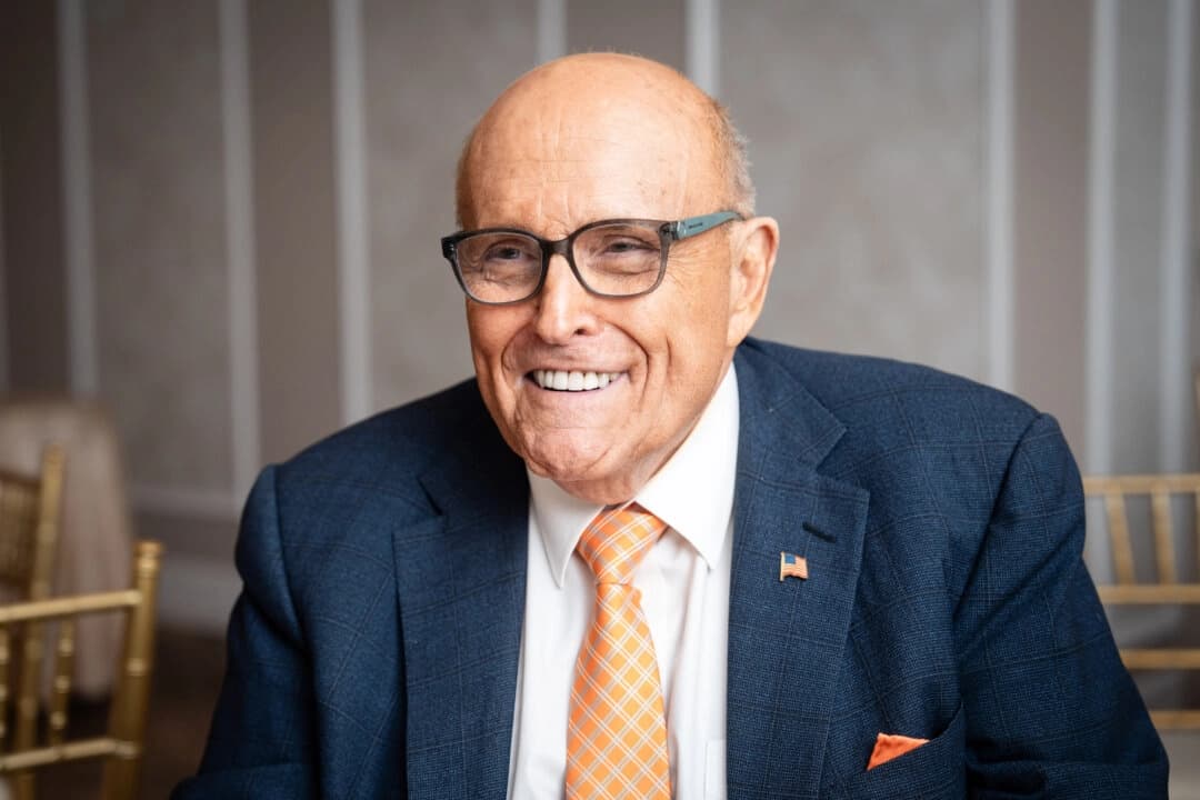 El exalcalde de Nueva York Rudy Giuliani en la cena Lincoln del 150 aniversario del Queens Village Republican Club en Queens Village, Nueva York, el 2 de marzo de 2025. (Samira Bouaou/The Epoch Times)