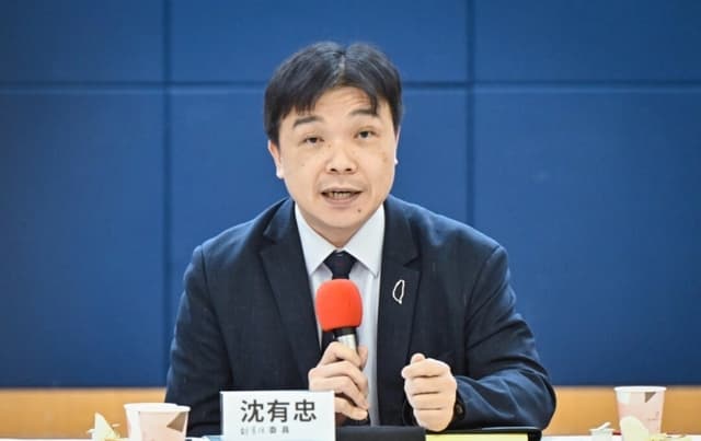 Funcionario taiwanés cuestiona el gasto de miles de millones de China en un desfile militar