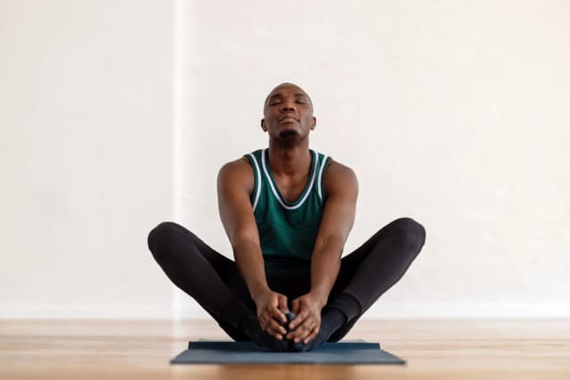 Sentarse en el suelo puede mejorar el equilibrio, la postura y la longevidad