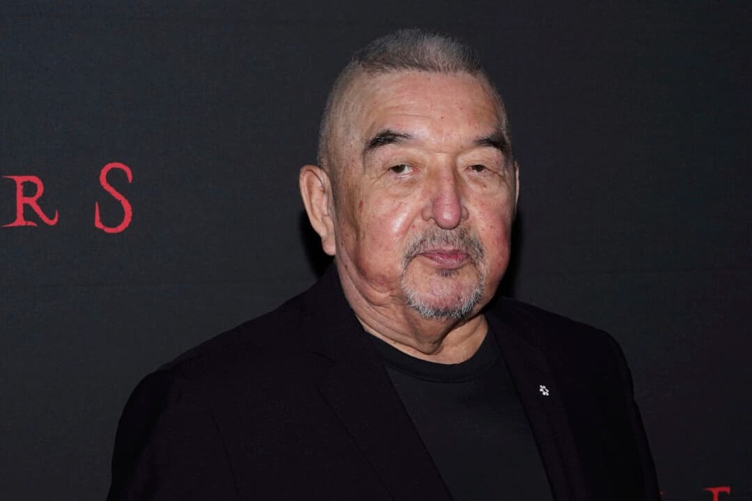 Graham Greene asiste a la proyección de «Antlers» en el Regal Essex Crossing de Nueva York el 25 de octubre de 2021. (Charles Sykes/Invision/AP)