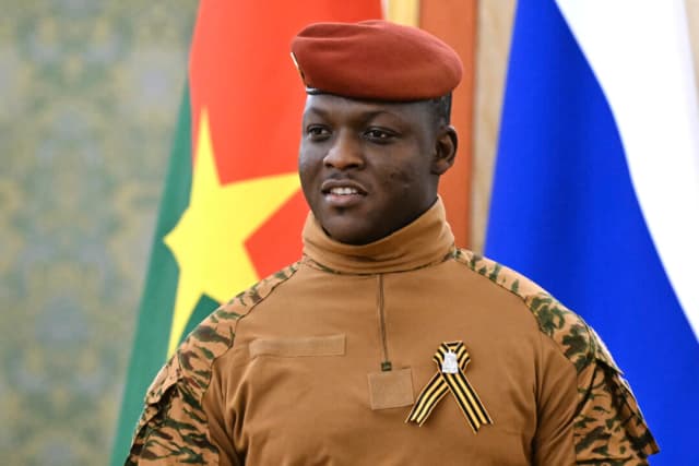 Parlamento de Burkina Faso aprueba ley que penaliza las relaciones entre personas del mismo sexo