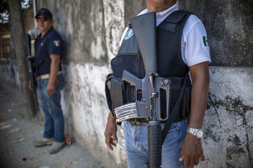 Agentes de la policía ministerial mexicana en actividades de guardia. (PEDRO PARDO/AFP via Getty Images)