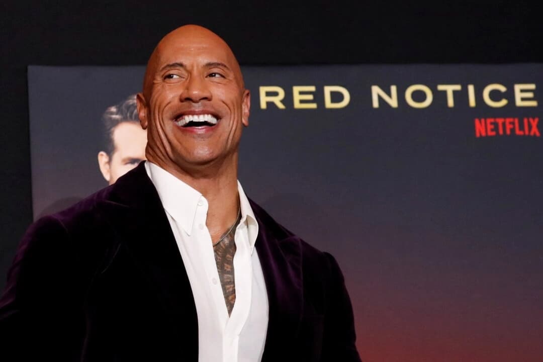 El actor y productor Dwayne Johnson asiste al estreno de la película "Red Notice" en Los Ángeles el 3 de noviembre de 2021. (Mario Anzuoni/Reuters)
