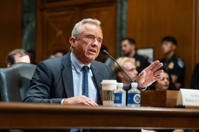 El secretario de Salud, Robert F. Kennedy Jr., testifica ante el Comité Senatorial de Finanzas en el Capitolio, en Washington, el 4 de septiembre de 2025. (Madalina Kilroy/The Epoch Times)
