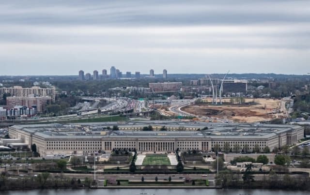Vista aérea del Pentágono en Arlington, Virginia, el 2 de abril de 2025. (Madalina Vasiliu/The Epoch Times)