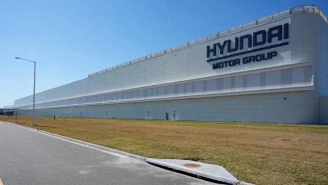 Detienen a 475 personas en operativo de control de inmigración en fábrica de Hyundai en Georgia