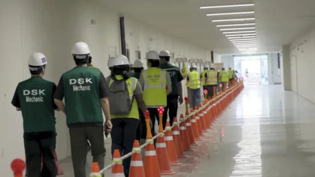 Trump pide a empresas extranjeras obedecer las leyes de inmigración tras redada en Hyundai