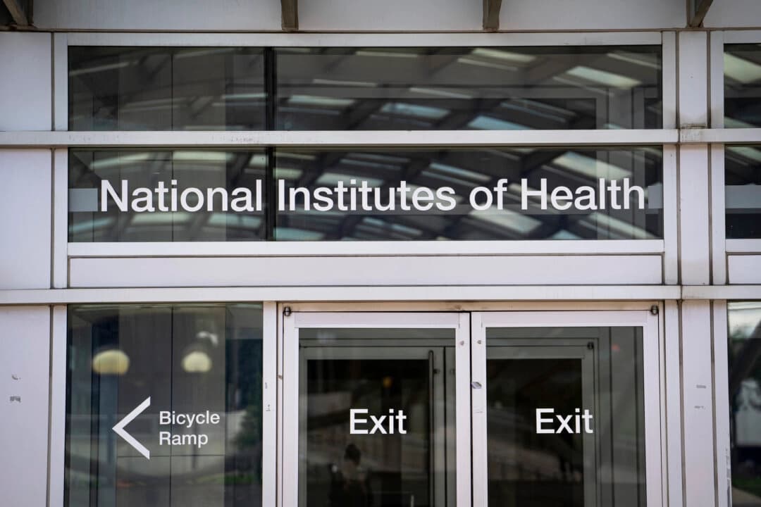 Los Institutos Nacionales de Salud (NIH) en Bethesda, Maryland, el 30 de mayo de 2024. (Madalina Vasiliu/The Epoch Times)