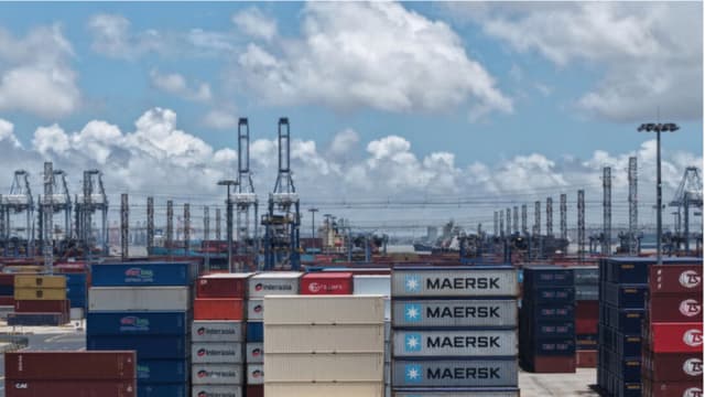 Contenedores en el puerto de Shanghái, China, el 8 de septiembre de 2025. STR/AFP vía Getty Images