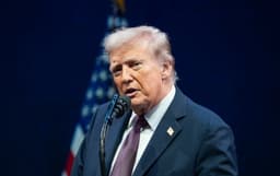 Trump condena apuñalamiento a mujer en un tren de Charlotte