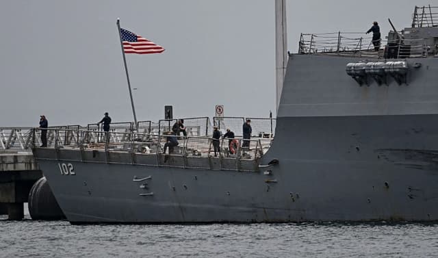 Tripulación del buque de guerra USS Sampson (DDG 102) de la Armada de los EE. UU. en la Terminal Internacional de Cruceros de Amador, en la Ciudad de Panamá, el 2 de septiembre de 2025. (Martin Bernetti/AFP vía Getty Images)