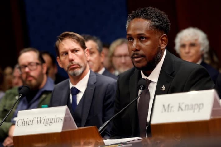 Funcionarios militares describen avistamientos de ovnis y exigen transparencia al Gobierno