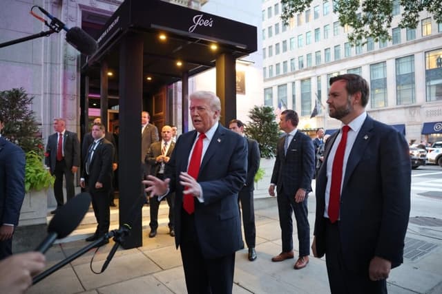Trump, Vance y miembros del Gabinete cenan fuera en Washington para celebrar reducción de delincuencia
