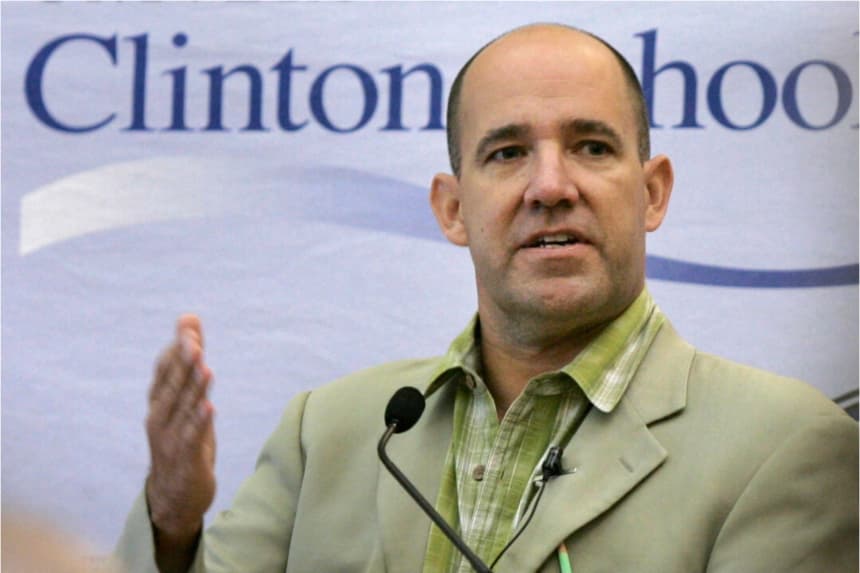 Matthew Dowd, estratega jefe de campaña de Bush-Cheney para la campaña presidencial de 2004, habló en la Escuela de Servicio Público Clinton de la Universidad de Arkansas en Little Rock, Arkansas, el 2 de septiembre de 2009. Danny Johnston/Foto AP
