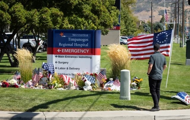 Universidades despiden a empleados por comentarios sobre el asesinato de Charlie Kirk