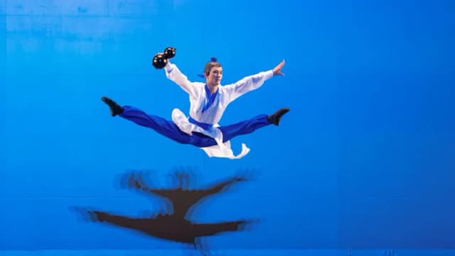 Sun Hongwei compite durante el Concurso Internacional de Danza Clásica China NTD 2023 en Purchase, Nueva York, el 10 de septiembre de 2023. (Larry Dye/The Epoch Times)

