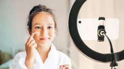 El auge de los "Sephora Kids": Preadolescentes y cuidado de la piel antienvejecimiento