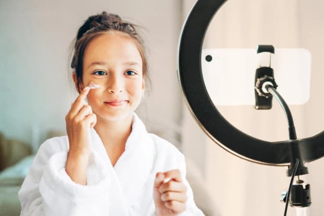 El auge de los "Sephora Kids": Preadolescentes y cuidado de la piel antienvejecimiento