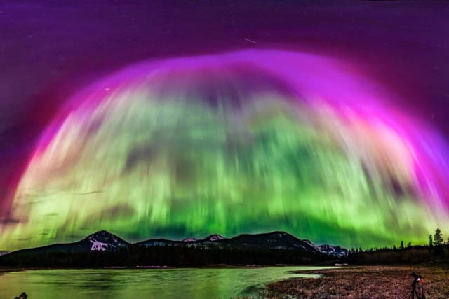 "Eran de 360 grados": fotógrafo captura auroras mientras tormentas solares anuncian "excursión polar"