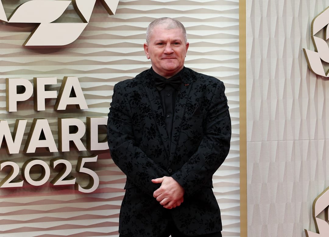 El exboxeador británico Ricky Hatton posa a su llegada para asistir a la entrega de premios de la Asociación de Futbolistas Profesionales (PFA) 2024-2025, en la Ópera de Mánchester, al norte de Inglaterra, el 19 de agosto de 2025. (de DARREN STAPLES/AFP a través de Getty Images)