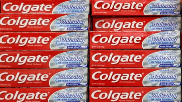 Exhibición de pasta dental Colgate en un estante de una tienda. (Rick Wilking/Reuters)
