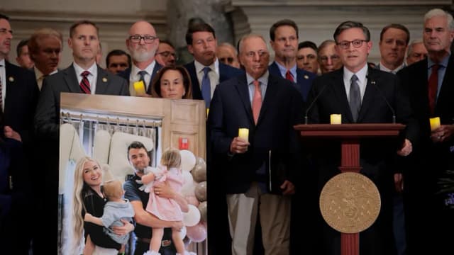 Líderes republicanos conmemoran a Charlie Kirk en una vigilia de oración