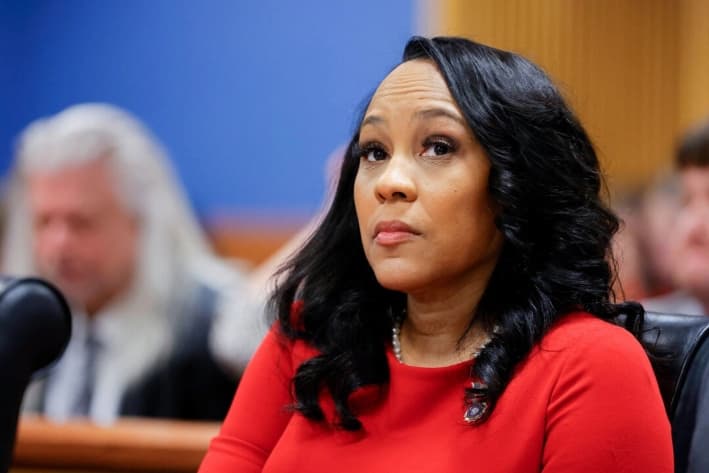 La fiscal de distrito del condado de Fulton, Fani Willis, durante una audiencia en el caso del Estado de Georgia vs Donald J. Trump y otros, en el juzgado del condado de Fulton, en Atlanta, el 1 de marzo de 2024. (Alex Slitz/Pool/Getty Images)