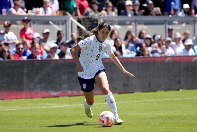 Centrocampista de selección femenina de EE. UU. está estable tras sufrir desmayo en un partido