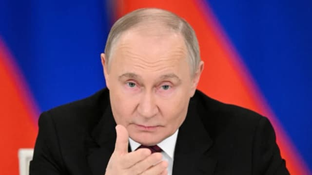 El presidente ruso, Vladimir Putin, en el Kremlin de Moscú, el 11 de mayo de 2025. (Sergey Bobylev/Agencia anfitriona RIA Novosti/Distribuido vía Reuters)