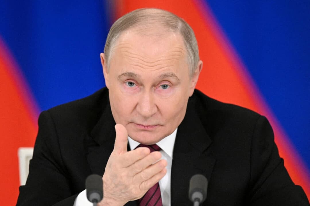 El presidente ruso, Vladimir Putin, en el Kremlin de Moscú, el 11 de mayo de 2025. (Sergey Bobylev/Agencia anfitriona RIA Novosti/Distribuido vía Reuters)