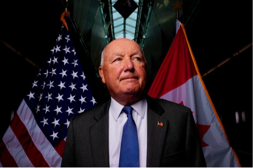 El embajador de Estados Unidos en Canadá, Pete Hoekstra, posa para un retrato en la Embajada de Estados Unidos en Ottawa, el 6 de junio de 2025. The Canadian Press/Sean Kilpatrick