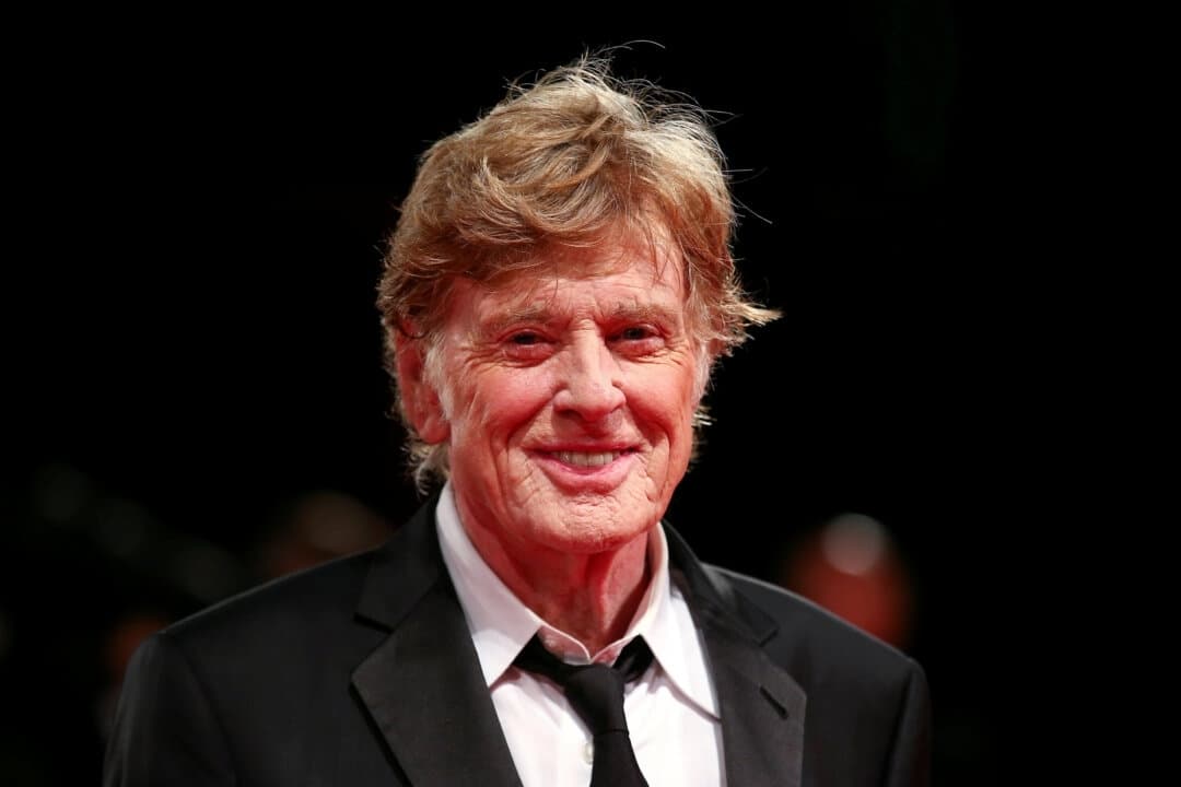 Robert Redford recibe el León de Oro a toda una carrera en la 74.ª edición del Festival de Cine de Venecia, celebrado en Venecia (Italia) el 1 de septiembre de 2017. (Alessandro Bianchi/Reuters)
