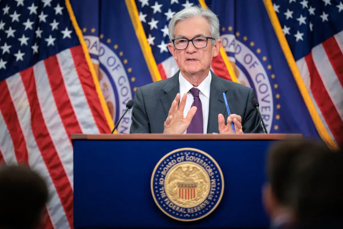 El presidente de la Reserva Federal, Jerome Powell, responde a las preguntas de los periodistas tras las reuniones periódicas del Comité Federal de Mercado Abierto en la Reserva Federal en Washington el 30 de julio de 2025. (Chip Somodevilla/Getty Images)