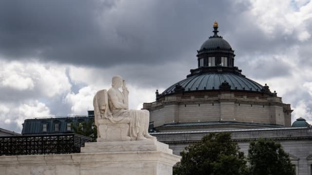 Corte Suprema fija para el 5 de noviembre audiencia sobre aranceles de Trump
