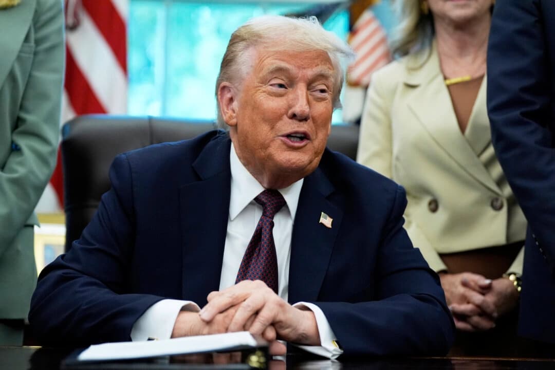 El presidente Donald Trump habla en el Despacho Oval de la Casa Blanca en Washington el 15 de septiembre de 2025. (Alex Brandon/AP Photo)