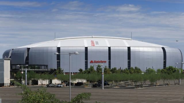 Detienen a un hombre armado en el lugar del funeral de Charlie Kirk, que se hacía pasar por un policía