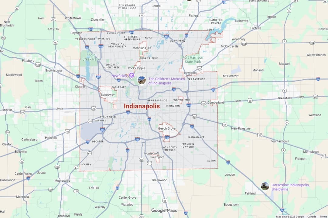 Dos personas murieron y otras cinco resultaron heridas en un tiroteo ocurrido el domingo en el noroeste de Indianápolis, según informaron las autoridades. (Captura de pantalla vía Google Map)
