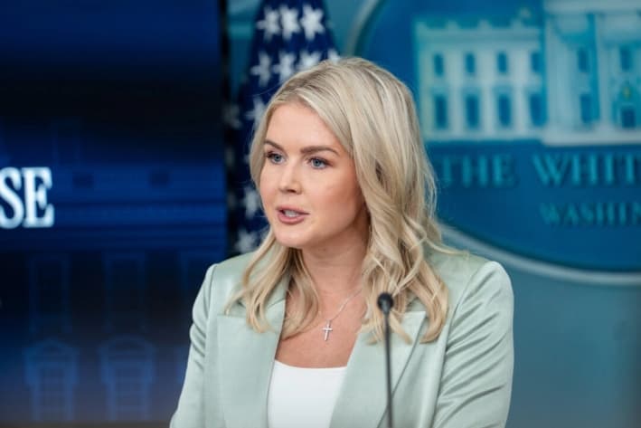 La secretaria de prensa de la Casa Blanca, Karoline Leavitt, habla durante una conferencia de prensa en la Casa Blanca, el 9 de septiembre de 2025. (Madalina Kilroy/The Epoch Times)